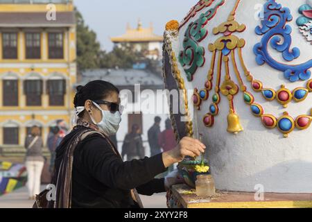 Kathmandu, Nepal, 3. Dezember 2014: Pilger zu Besuch der buddhistischen Boudhanath Stupa, Asien Stockfoto