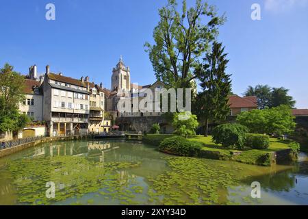 Die Stadt Dole mit Kirche, die Stadt Dole und die Kirche in Frankreich Stockfoto