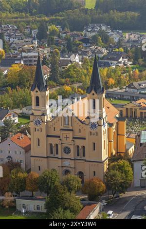 Blick auf die Pfarrkirche in Bruneck, Südtirol Stockfoto