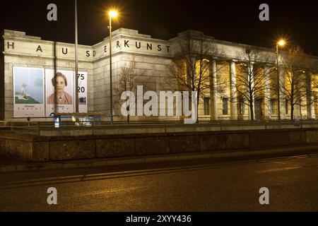 Haus der Kunst in München bei Nacht Stockfoto