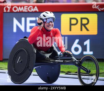 Paris, Frankreich. 31. August 2024. Catherine Debrunner vom Team Schweiz feiert nach dem Gewinn der Goldmedaille und dem Aufstellen eines neuen paralympischen Rekords in einer Zeit von 10.43.62 im 5000 m T54-Rennen der Frauen am dritten Tag der Paralympischen Sommerspiele 2024 im Stade de France am 31. August 2024 in Paris, Frankreich Foto von Gary Mitchell Credit: Gary Mitchell, GMP Media/Alamy Live News Stockfoto