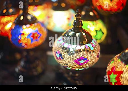 Türkische dekorativen Lampen für den Verkauf auf dem Großen Basar in Istanbul, Türkei Stockfoto