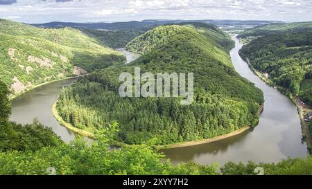 Saarschleife Blick vom Baumkeulenturm. Ein Aussichtsturm im Saarland. Natur pur. Landschaftlich ein schöner Anblick Stockfoto