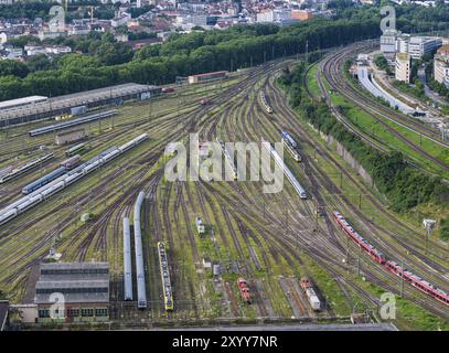 Blick vom Stallhof Rosenstein zum Stuttgarter Hauptbahnhof. Gleisvorfeld am Hauptbahnhof. Nach Abschluss des Projekts Stuttgart 21 wurden Wohnungen und Stockfoto