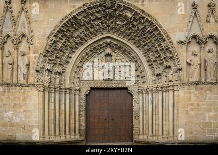 Portada labrada, iglesia de Santa Maria, siglo XIII, Olite, comunidad foral de Navarra, Spanien, Europa Stockfoto