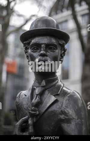 LONDON, Vereinigtes Königreich, 11. MÄRZ: Statue von Charlie Chaplin am Leicester Square London am 11. März 2019 Stockfoto