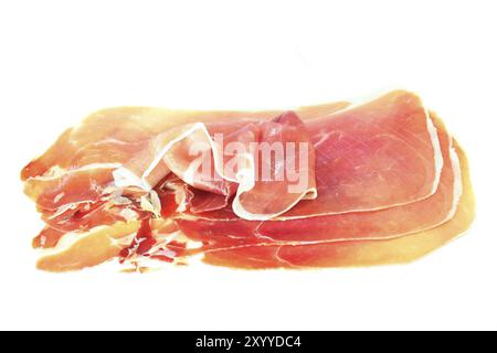 Serrano-Schinken auf weißem Hintergrund Stockfoto