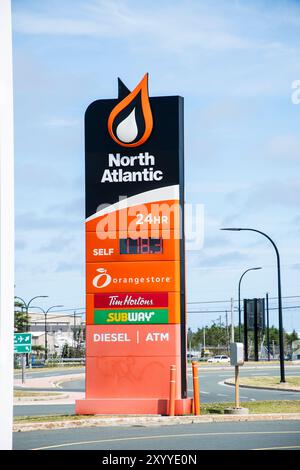 North Atlantic Orange Store, Tim Hortons und Subway sind auf dem Tailwind Drive in St. John's, Neufundland & Labrador, Kanada, ausgeschildert Stockfoto