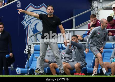 Cardiff, Großbritannien. 31. August 2024. Erol Bulut, der Manager der Stadt Cardiff, reagiert auf der Touchline. EFL Skybet Championship Match, Cardiff City gegen Middlesbrough im Cardiff City Stadium in Cardiff, Wales am Samstag, den 31. August 2024. Dieses Bild darf nur für redaktionelle Zwecke verwendet werden. Nur redaktionelle Verwendung, Bild von Andrew Orchard/Andrew Orchard Sportfotografie/Alamy Live News Credit: Andrew Orchard Sportfotografie/Alamy Live News Stockfoto