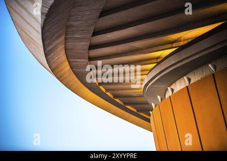 BERLIN, DEUTSCHLAND, JUNI 05: Detail des beleuchteten Daches des Hauses der Kulturen der Welt Berlin am 05. Juni 2013 in Berlin, Deutschland, Europa Stockfoto