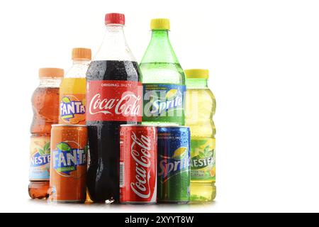 Vorzeigeprodukte der Coca Cola Company, eines amerikanischen multinationalen Getränkekonzerts mit Hauptsitz in Atlanta, Georgia, USA, Asien Stockfoto