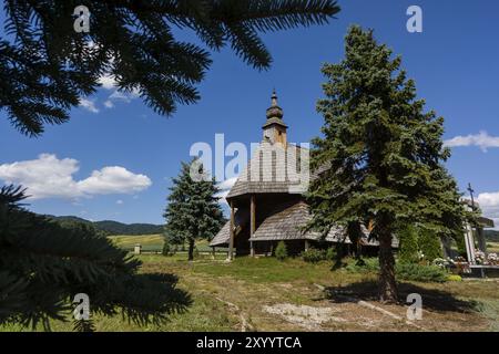 Friedhof und Kapelle von St. Sebastian, Maniowy, Woiwodschaft Kleinpolen, Karpaten, Polen, Europa Stockfoto