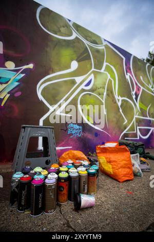 Graffiti-Künstler kreieren Streetart-Stücke im The Southend City Jam 2024, Essex © Clarissa Debenham (Film Free Photography) / Alamy Stockfoto