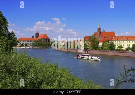 Breslauer Sandkirche und Heilig-Kreuz-Kirche gegenüber der oder, Breslauer St. Maria und Heilig-Kreuz-Kirche und Fluss oder Stockfoto