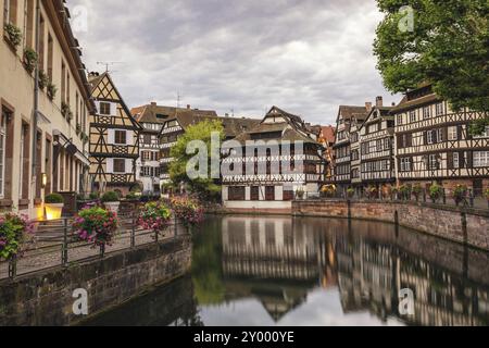 Straßburg, Frankreich, bunten Fachwerk Haus Skyline der Stadt. Stockfoto