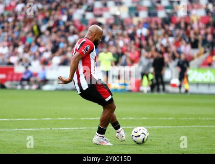 31. August 2024; Gtech Community Stadium, Brentford, London, England; Premier League Football, Brentford gegen Southampton; Bryan Mbeumo aus Brentford schießt und erzielt sein Team in der 65. Minute das 2. Tor, um es 2-0 zu schaffen Stockfoto