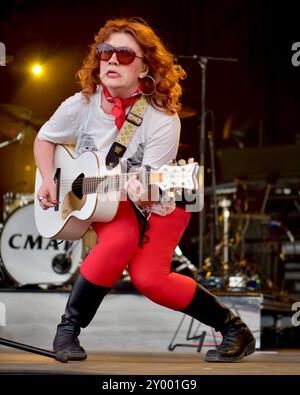 Salisbury, Wiltshire, Großbritannien. 30. August 2024. CMAT am Ende des Road Festivals, frisch von der Kontroverse bei den BRIT Awards Credit: Graham Tarrant/Alamy Live News Stockfoto