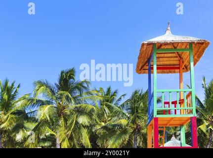 Offener Rettungsschwimmer-Turm am Strand, Nha Trang, Vietnam, Asien Stockfoto