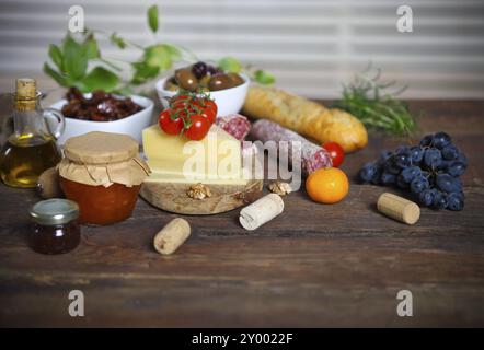 Italienische Küche Zutaten auf dem Holztisch Stockfoto