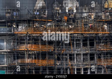 Das Feuer beschädigte das Spectrum Building an der Freshwater Road in Dagenham, East London. Der Brand ereignete sich in den frühen Morgenstunden des 26. August 2024. Die Stockfoto