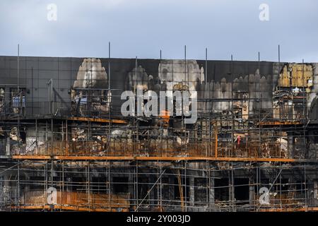 Das Feuer beschädigte das Spectrum Building an der Freshwater Road in Dagenham, East London. Der Brand ereignete sich in den frühen Morgenstunden des 26. August 2024. Die Stockfoto