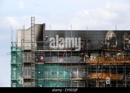 Das Feuer beschädigte das Spectrum Building an der Freshwater Road in Dagenham, East London. Der Brand ereignete sich in den frühen Morgenstunden des 26. August 2024. Die Stockfoto