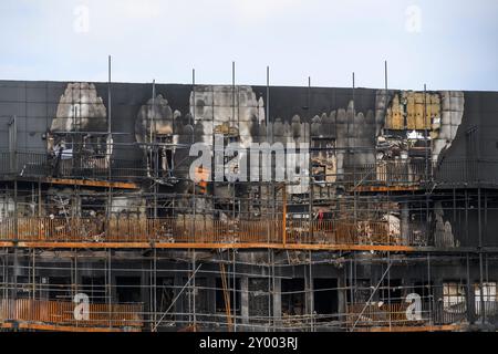 Das Feuer beschädigte das Spectrum Building an der Freshwater Road in Dagenham, East London. Der Brand ereignete sich in den frühen Morgenstunden des 26. August 2024. Die Stockfoto