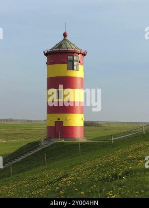 Der Leuchtturm Pilsum, eine eingetragene Marke, heute als Standesamt genutzt und ist ein Wahrzeichen Ostfrieslands Stockfoto