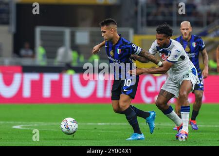 (L-R) Lautaro Martinez vom FC Internazionale und Ederson Jose dos Santos Lourenco da Silva von Atalanta BC während des Fußballspiels der Serie A 2024/25 zwischen dem FC Internazionale und Atalanta BC im Giuseppe Meazza Stadium. Endstand; Inter 4:0 Atalanta. Stockfoto