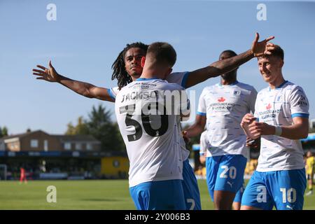 Barrows Neo Eccleston feiert sein Tor während des Spiels der Sky Bet League 2 zwischen Harrogate Town und Barrow in der Wetherby Road, Harrogate am Samstag, den 31. August 2024. (Foto: Michael Driver | MI News) Credit: MI News & Sport /Alamy Live News Stockfoto