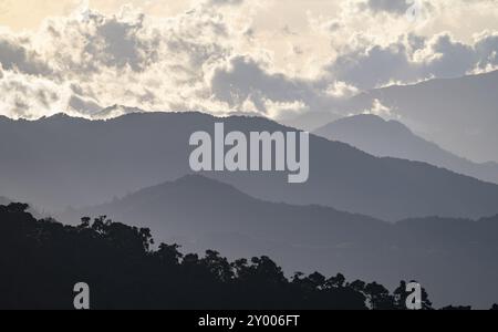 Wolken über Nebelwald, Bergregenwald, Parque Nacional Los Quetzales, Costa Rica, Mittelamerika Stockfoto