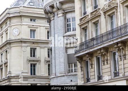 Typische Hausfassade in Paris, Frankreich, Europa Stockfoto