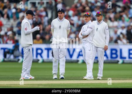 London, Großbritannien. 31. August 2024. England wartet auf die Ergebnisse des Lichtmessertests während des 2. Rothesay Test Match Day 3 in Lords, London, Großbritannien, 31. August 2024 (Foto: Izzy Poles/News Images) in London, Großbritannien am 31.2024. (Foto: Izzy Poles/News Images/SIPA USA) Credit: SIPA USA/Alamy Live News Stockfoto