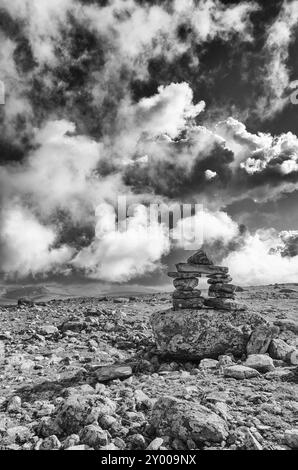 Cairn am Elgahogna Mountain, Femundsmarka National Park, Hedmark Fylke, Norwegen, Juli 2011, Europa Stockfoto