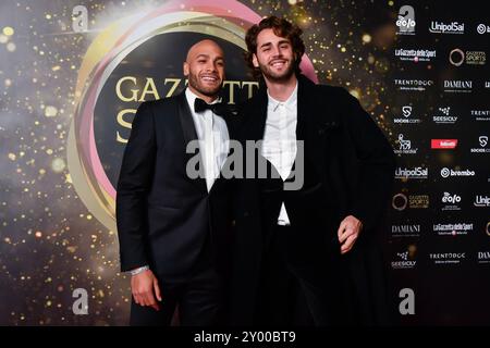 Mailand, Italien. Dezember 2021. Foto Claudio Furlan/LaPresse 14-12-2021 Milano (MI) - Italia News Gazzetta Sport Awards 2021 Nella Foto: Marcell Jacobs Gianmarco Tamberi Foto Claudio Furlan/LaPresse 14-12-2021 Mailand (MI) - Italien News Gazzetta Sport Awards 2021 im Foto: Marcell Jacobs Gianmarco Tamberi Credit: LaPresse/Alamy Live News Stockfoto