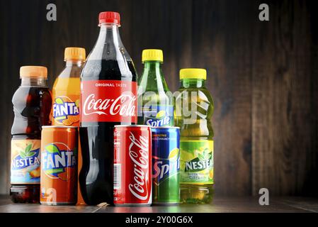 Vorzeigeprodukte der Coca Cola Company, eines amerikanischen multinationalen Getränkekonzerts mit Hauptsitz in Atlanta, Georgia, USA, Asien Stockfoto