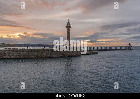 Whitby, North Yorkshire, England, Vereinigtes Königreich, 13. September, 2018: der West Pier, vom East Pier aus gesehen Stockfoto