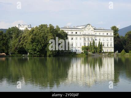 Schloss Leopoldskron vor der Hohensalzburg, Salzburg, Österreich, Europa Stockfoto