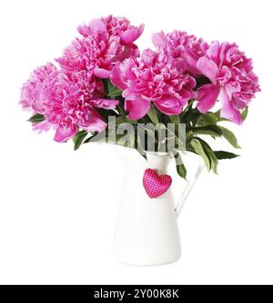 Rosafarbene Pfingstrosenblüten in Vase isoliert auf weiß Stockfoto