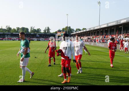 Almere, Niederlande. 31. August 2024. AlLMERE, 31-08-2024, Yanmar Stadion, Saison 2024/2025, niederländischer Eredivisie Football zwischen Almere City und FC Groningen, 1:1, Spieler von Almere City nach dem Unentschieden Credit: Pro Shots/Alamy Live News Stockfoto