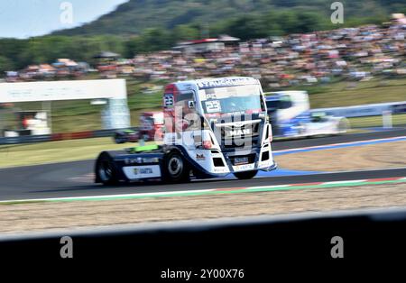 Most, Tschechische Republik. 31. August 2024. Antonio Albacete (Spanien) tritt am 31. August 2024 beim zweiten Truck-Rennen der europäischen Truck-Racing-Meisterschaft (Czech Truck Prix 2024) in Most (Tschechische Republik) an. Quelle: Jan Stastny/CTK Photo/Alamy Live News Stockfoto