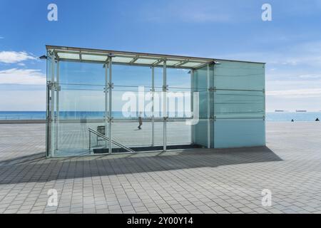 Glastreppe eines Parkhauses am Alten Hafen in Barcelona, Spanien, Europa Stockfoto
