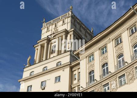 Wohnhäuser stalinistischer Architektur auf dem Leninski-Prospekt in Moskau, Russland, Europa Stockfoto