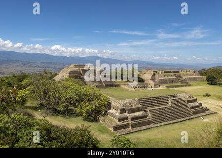 Pyramiden auf Monte Alban bei Oaxaca, Mexiko, Mittelamerika Stockfoto