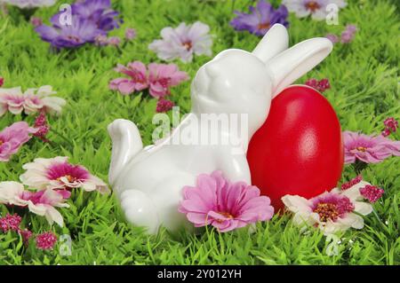 Ostereier auf Blumenwiese, ostereier auf Blumenwiese Stockfoto