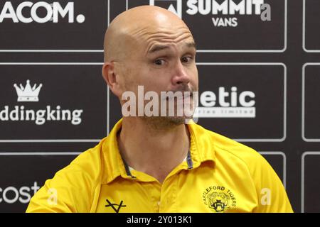 Rumpf, Großbritannien. 31. August 2024. Das MKM Stadium, West Park, Hull, Humberside, East Yorkshire, 31. August 2024. Betfred Super League Hull FC gegen Castleford Tigers Craig Lingard (Head Coach) von Castleford Tigers Credit: Touchlinepics/Alamy Live News Stockfoto