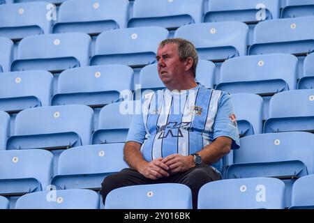 Coventry, Großbritannien. 31. August 2024. Ein Coventry City Unterstützer nimmt am 31. August 2024 seinen Platz für das SKY Bet EFL Championship Match von Coventry City FC gegen Norwich City FC in der Coventry Building Society Arena, Coventry, England, Großbritannien ein. Credit: Every Second Media/Alamy Live News Stockfoto