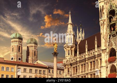 Münchner Zentrum mit Marienkirche, Marienstatue und Rathaus Stockfoto