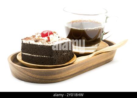 Schokoladen-Kuchen und einer Tasse Kaffee in einem Holztablett Stockfoto