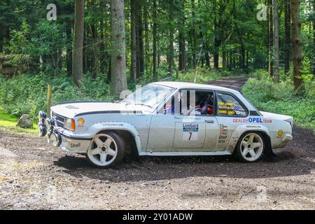 Kilmarnock, Schottland, Großbritannien. 31. August 2024. Kilmarnock, Großbritannien. Sechzig Rallyefahrzeuge mit internationalen und lokalen Teams, aufgeteilt in drei Gruppen, nahmen am Lombard Rally Festival Teil, durch das Waldgut Craufurdland Castle in der Nähe von Kilmarnock, Ayrshire, Schottland. Quelle: Findlay/Alamy Live News Stockfoto